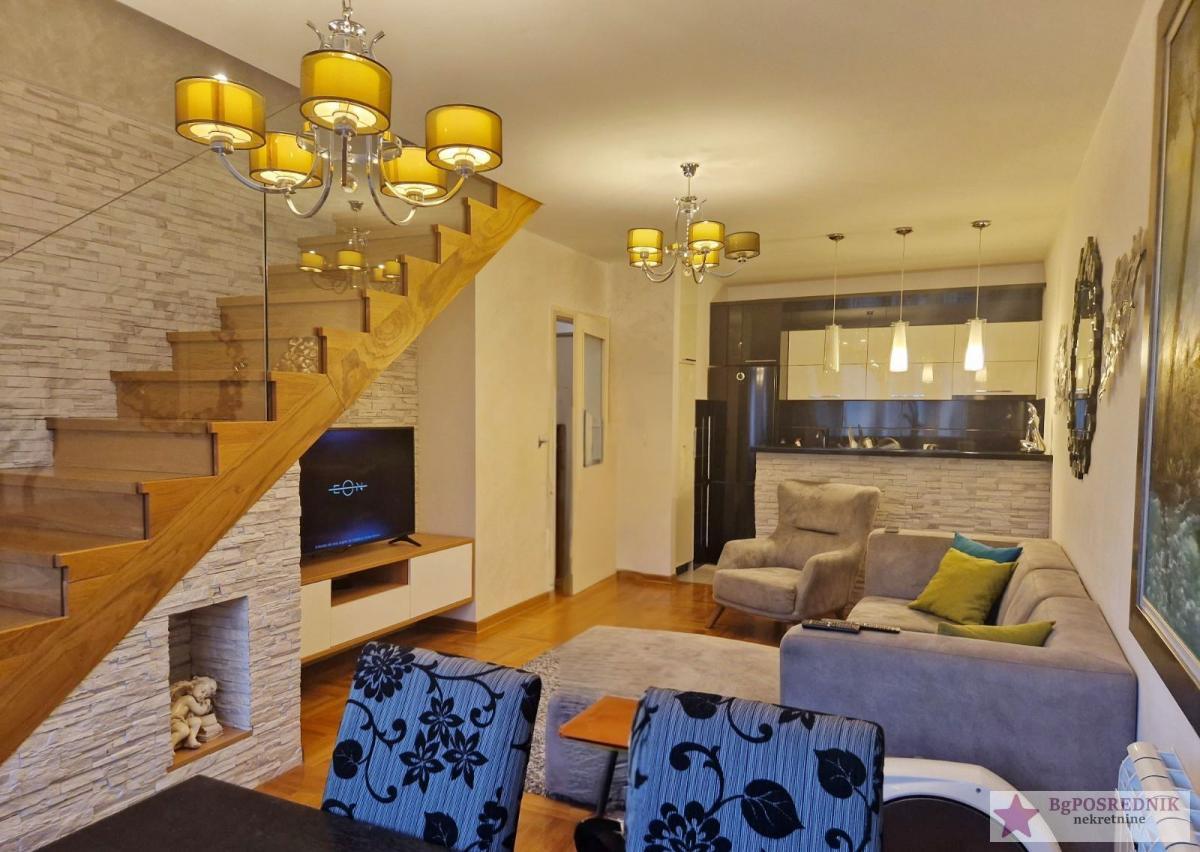 Zvezdara, Vojvode Vlahovića, zgrada Direkcije  84m2-Lođa 1