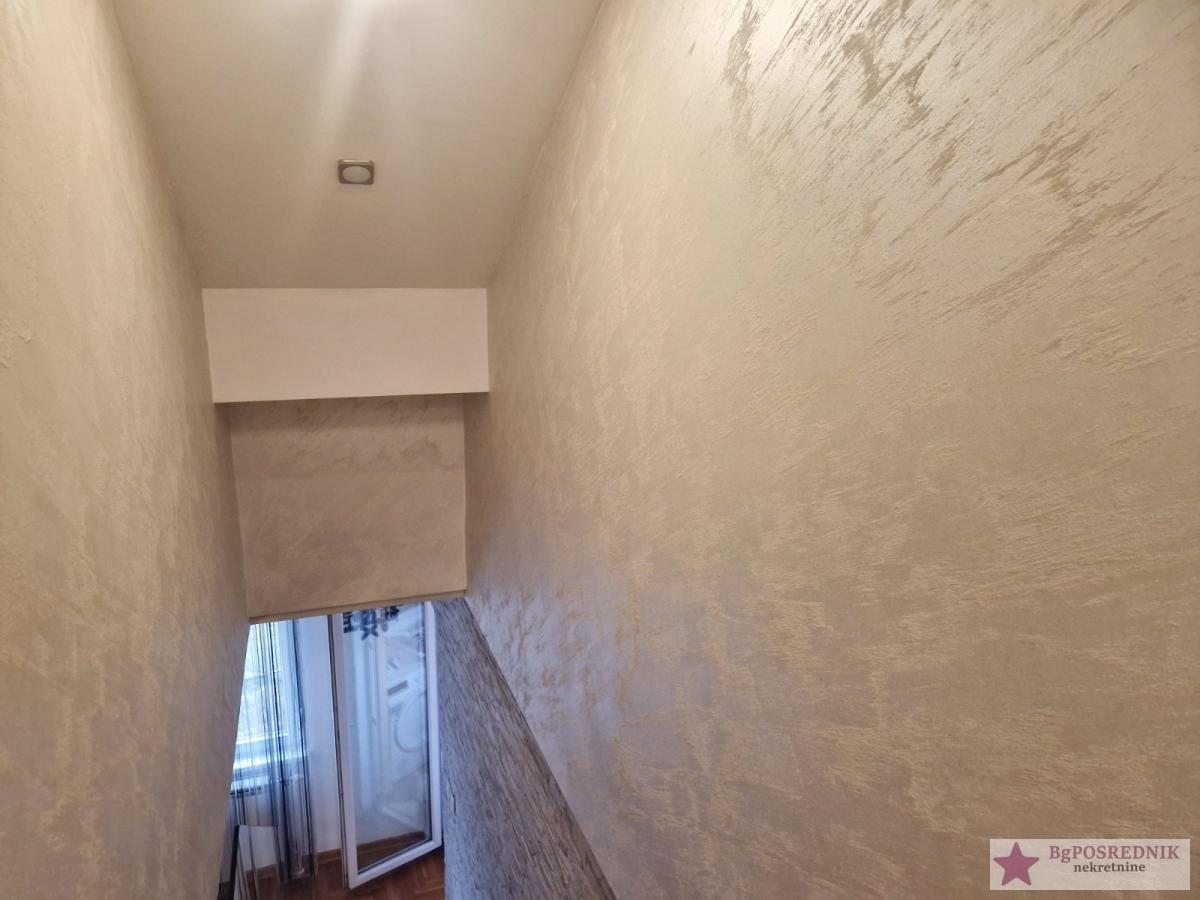 Zvezdara, Vojvode Vlahovića, zgrada Direkcije  84m2-Lođa 10