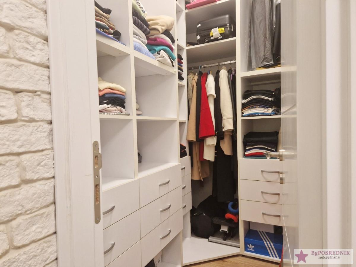 Zvezdara, Vojvode Vlahovića, zgrada Direkcije  84m2-Lođa 12