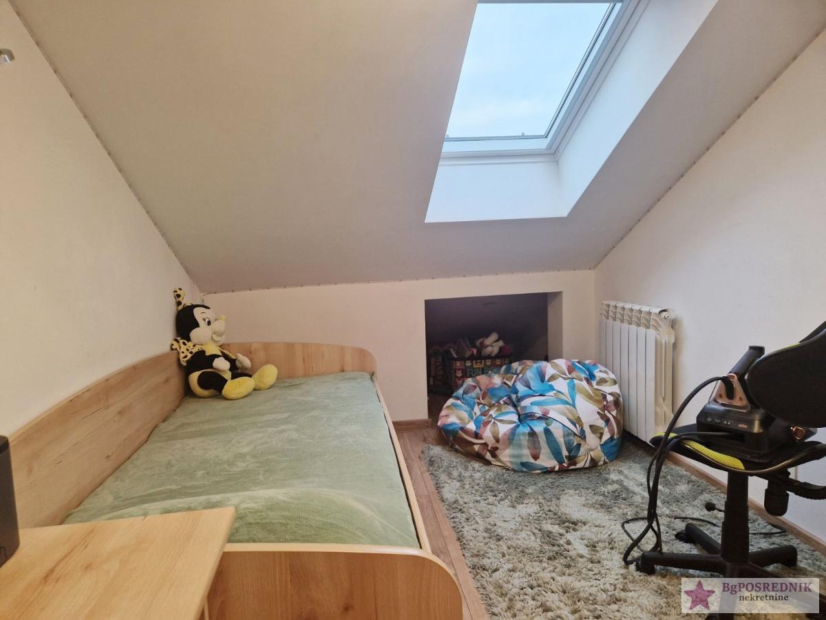 Zvezdara, Vojvode Vlahovića, zgrada Direkcije  84m2-Lođa 13