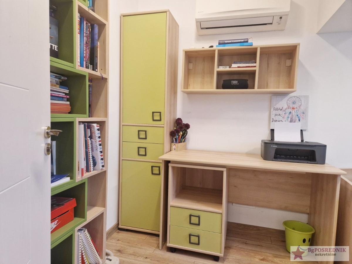 Zvezdara, Vojvode Vlahovića, zgrada Direkcije  84m2-Lođa 14