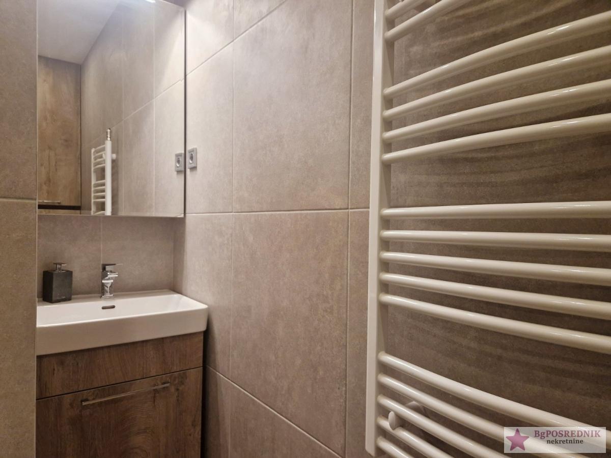 Zvezdara, Vojvode Vlahovića, zgrada Direkcije  84m2-Lođa 16