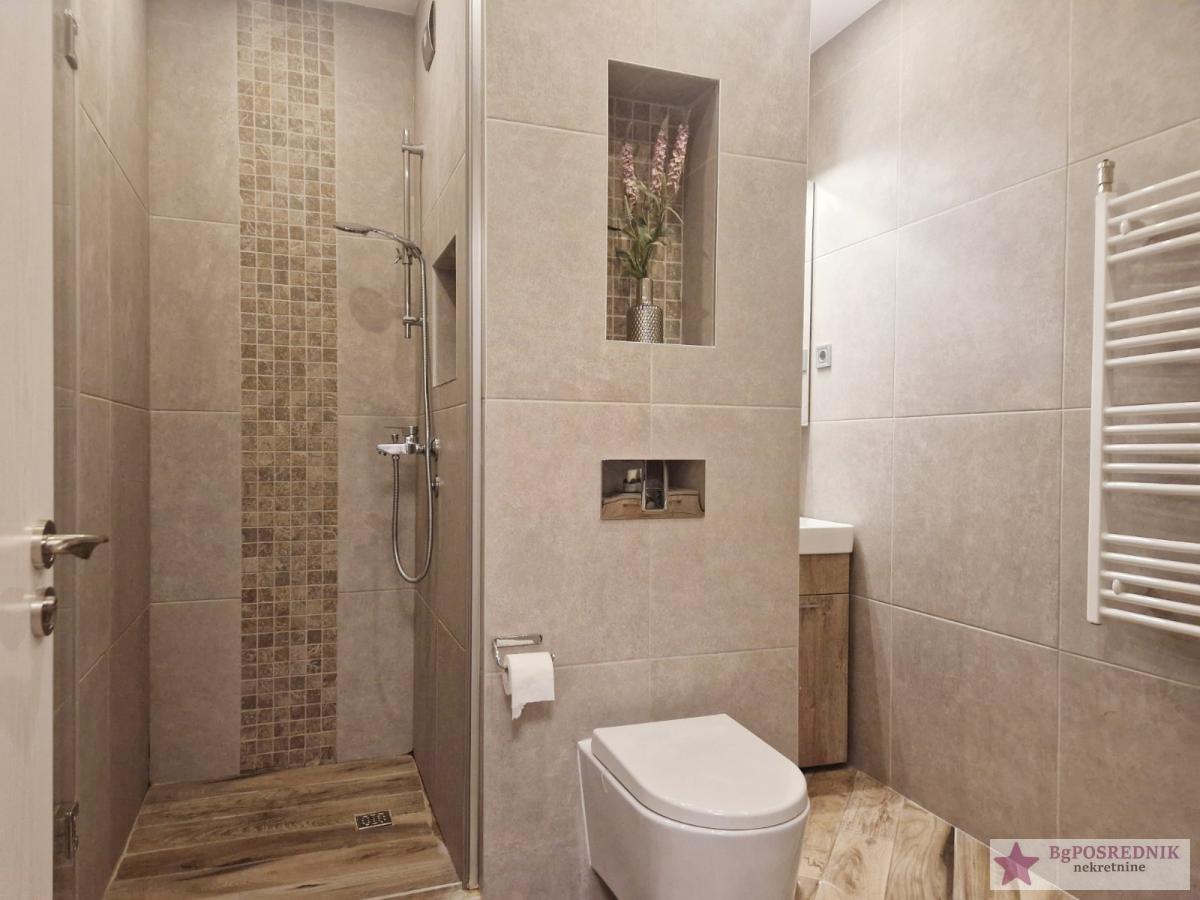 Zvezdara, Vojvode Vlahovića, zgrada Direkcije  84m2-Lođa 18