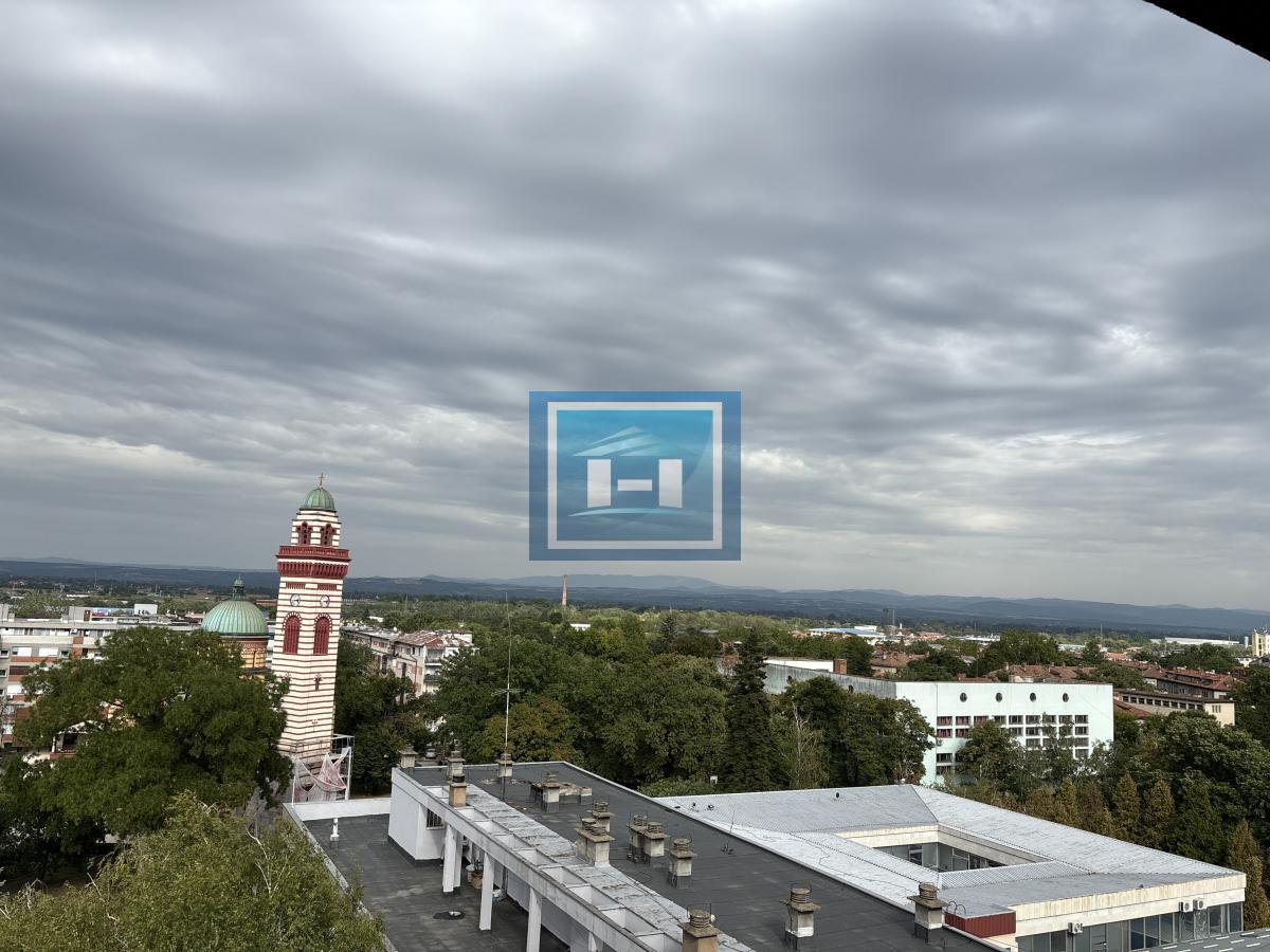 NA PRODAJU – PENTHOUSE U STROGOM CENTRU GRADA | 222 m² NA VRHU ZGRADE 20