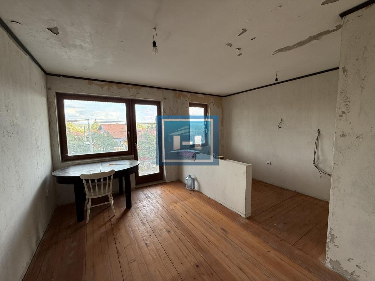 Preko 20 prostorija čeka na vas – raskošna kuća od 500 m² u Miloševu! 10