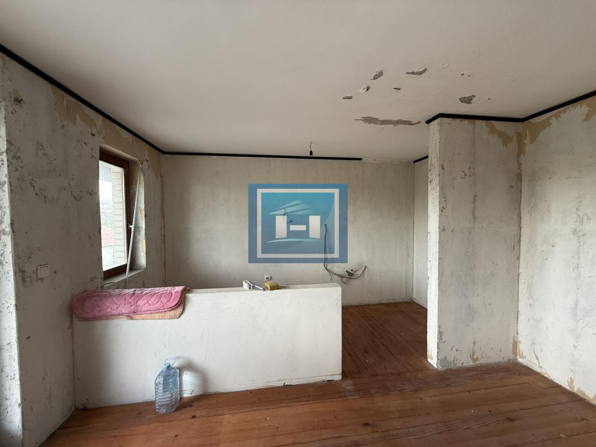 Preko 20 prostorija čeka na vas – raskošna kuća od 500 m² u Miloševu! 11