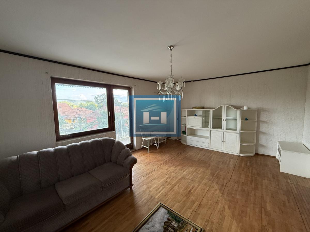 Preko 20 prostorija čeka na vas – raskošna kuća od 500 m² u Miloševu! 13