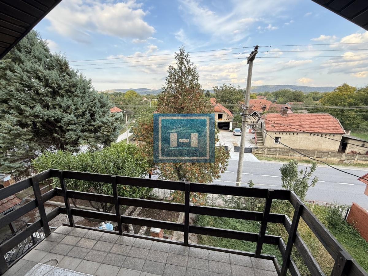 Preko 20 prostorija čeka na vas – raskošna kuća od 500 m² u Miloševu! 17