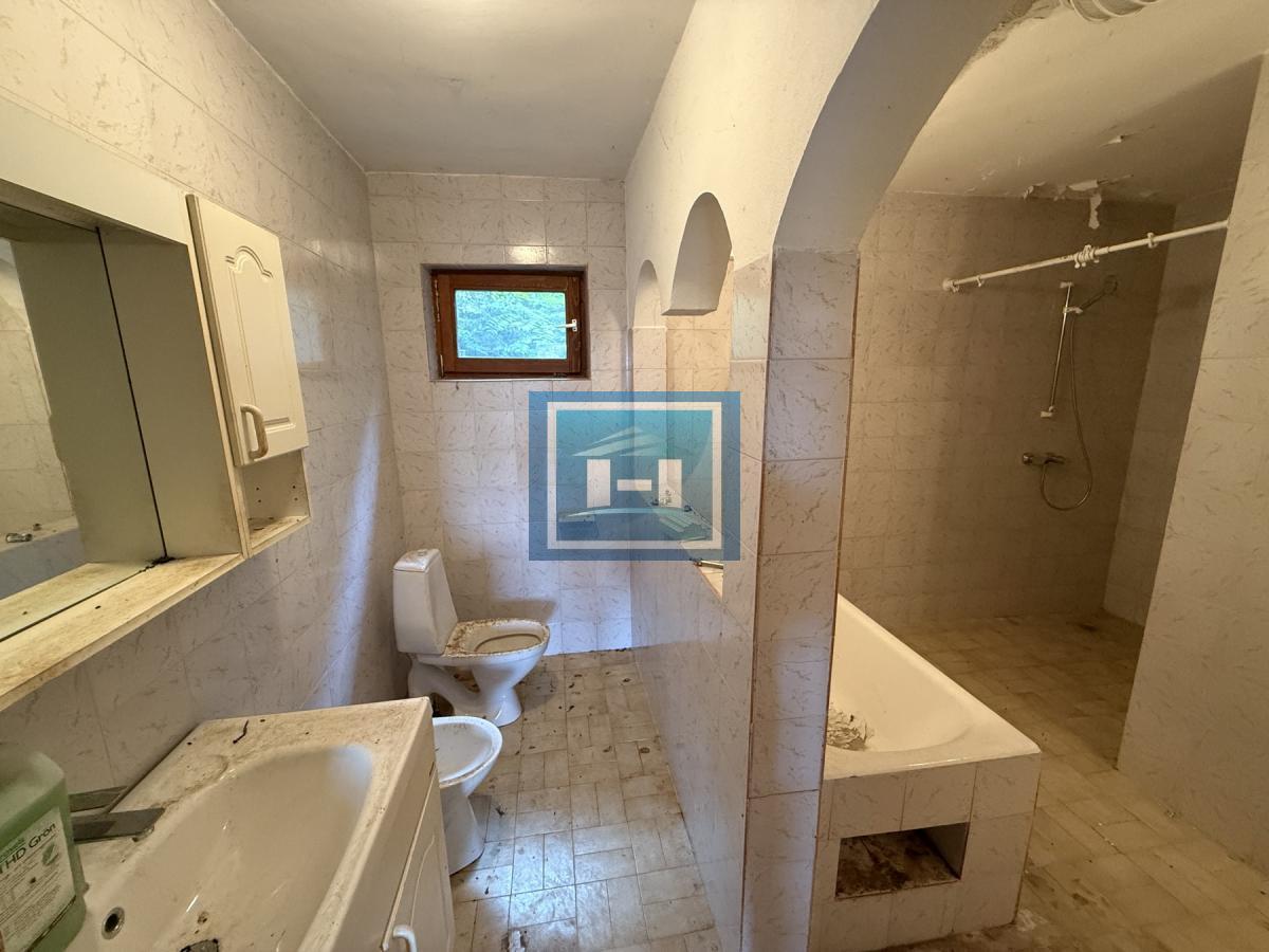 Preko 20 prostorija čeka na vas – raskošna kuća od 500 m² u Miloševu! 19