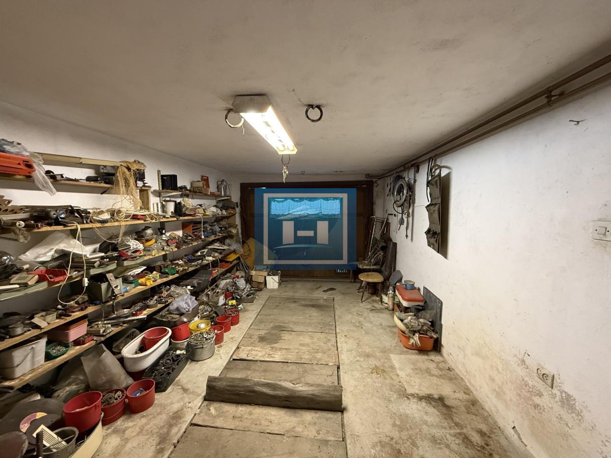 Preko 20 prostorija čeka na vas – raskošna kuća od 500 m² u Miloševu! 22