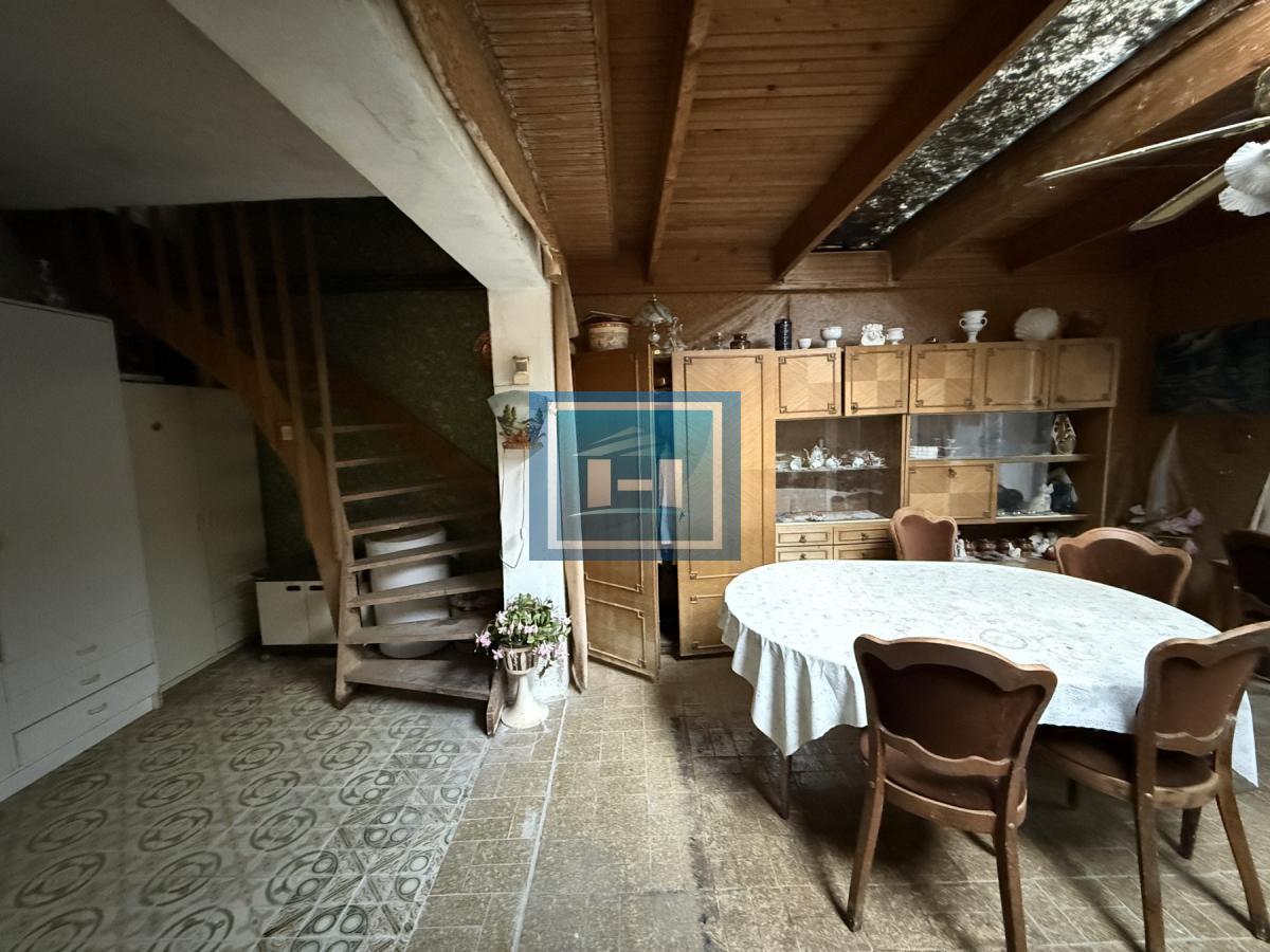 Preko 20 prostorija čeka na vas – raskošna kuća od 500 m² u Miloševu! 31