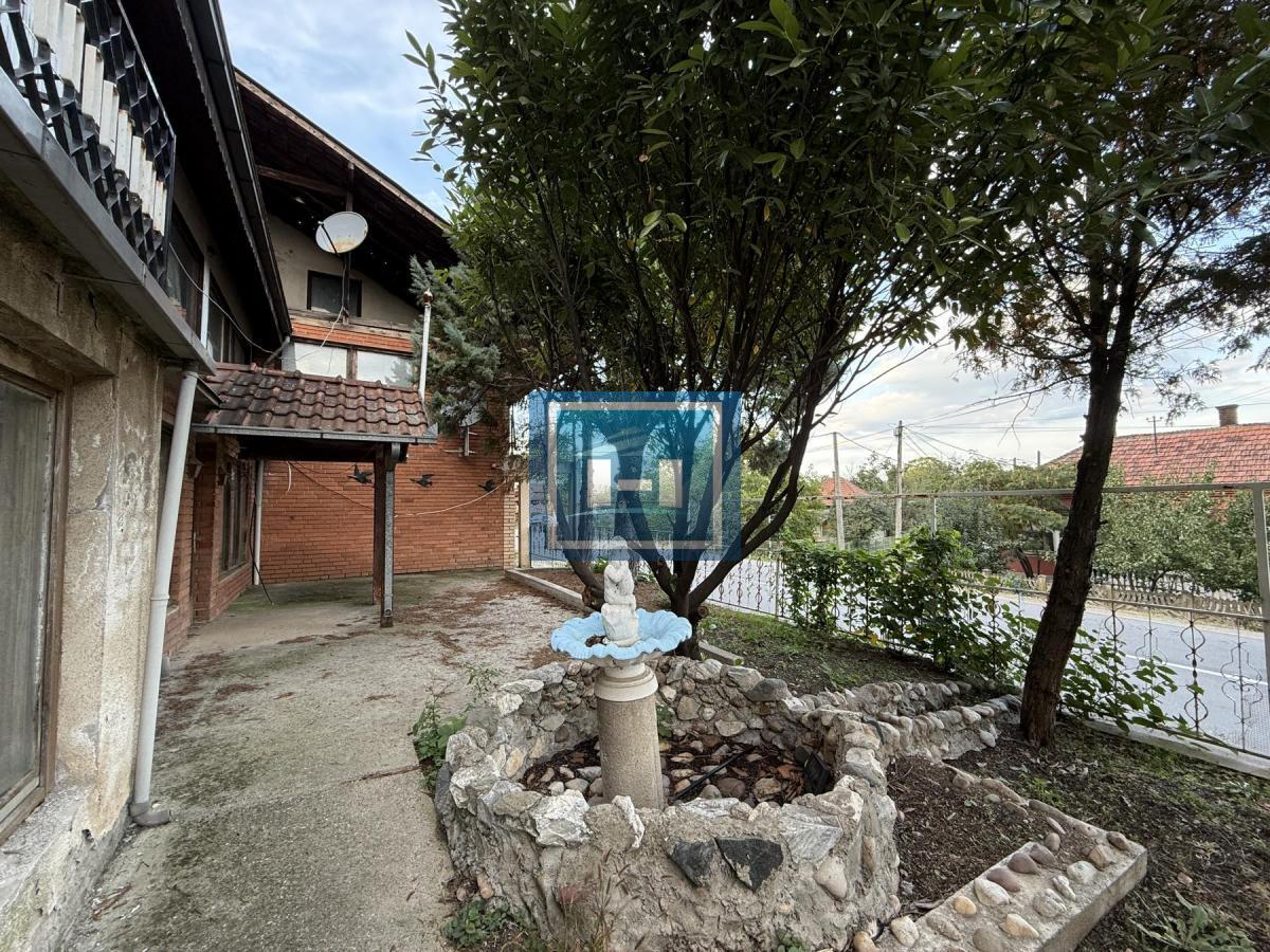 Preko 20 prostorija čeka na vas – raskošna kuća od 500 m² u Miloševu! 32