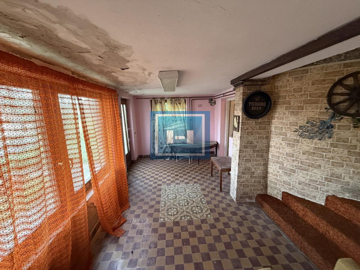 Preko 20 prostorija čeka na vas – raskošna kuća od 500 m² u Miloševu! 33