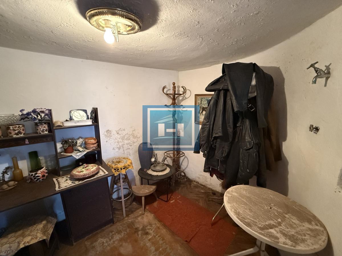 Preko 20 prostorija čeka na vas – raskošna kuća od 500 m² u Miloševu! 37