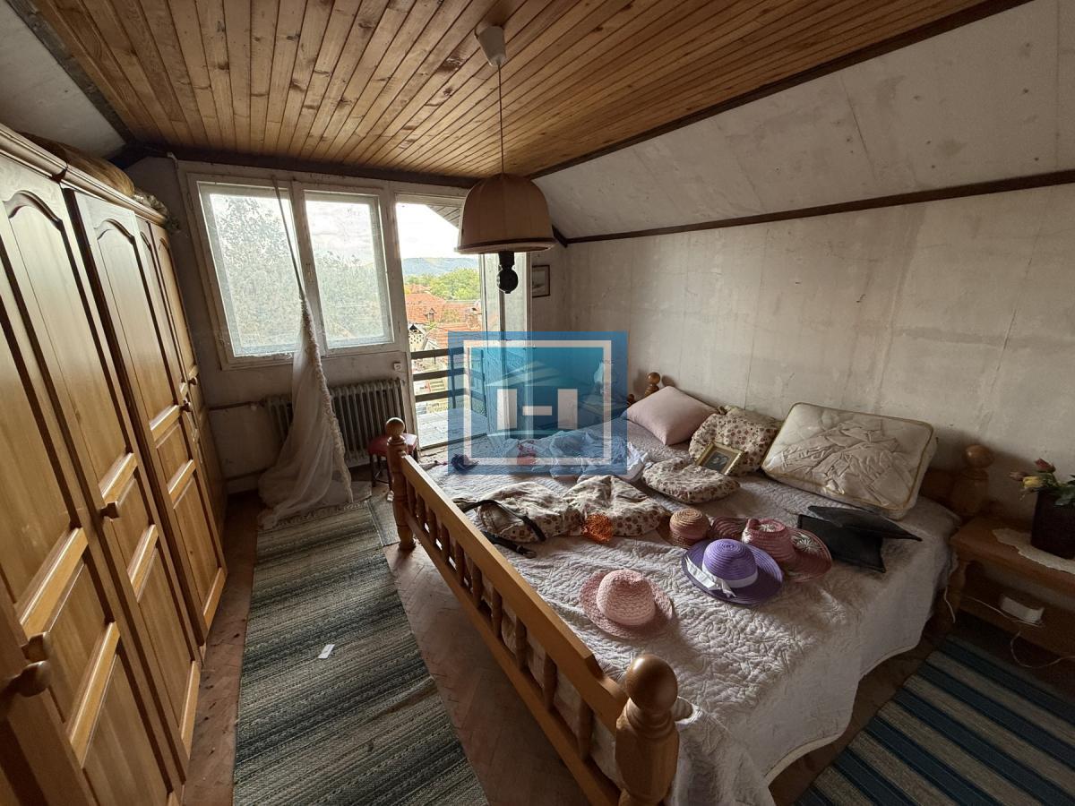 Preko 20 prostorija čeka na vas – raskošna kuća od 500 m² u Miloševu! 42