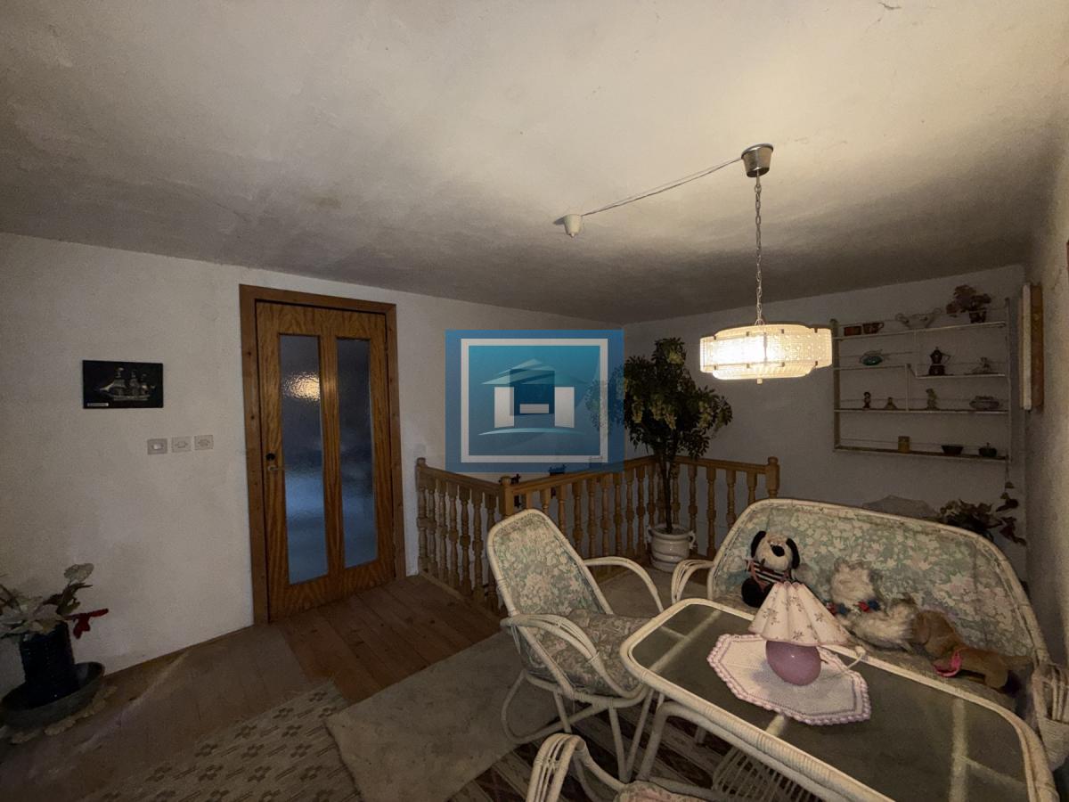 Preko 20 prostorija čeka na vas – raskošna kuća od 500 m² u Miloševu! 44