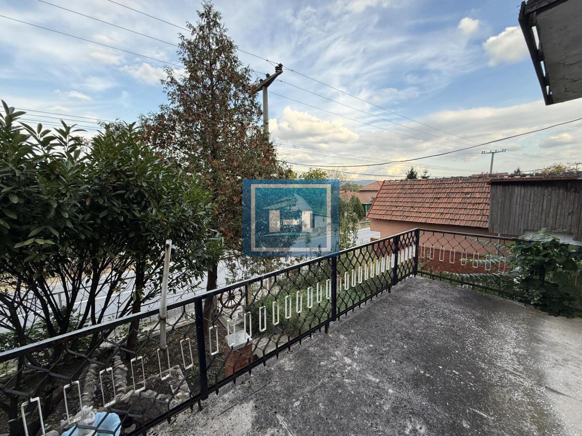 Preko 20 prostorija čeka na vas – raskošna kuća od 500 m² u Miloševu! 45