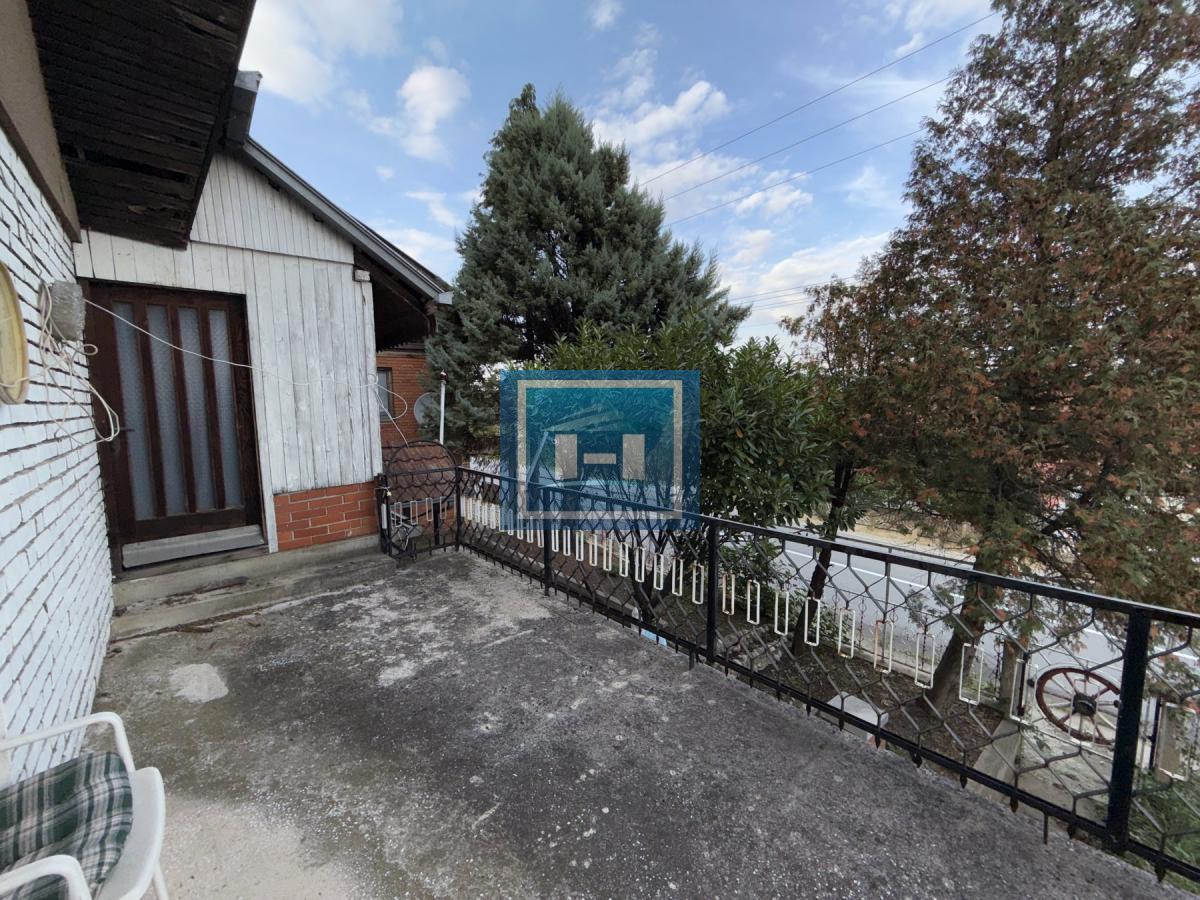 Preko 20 prostorija čeka na vas – raskošna kuća od 500 m² u Miloševu! 49