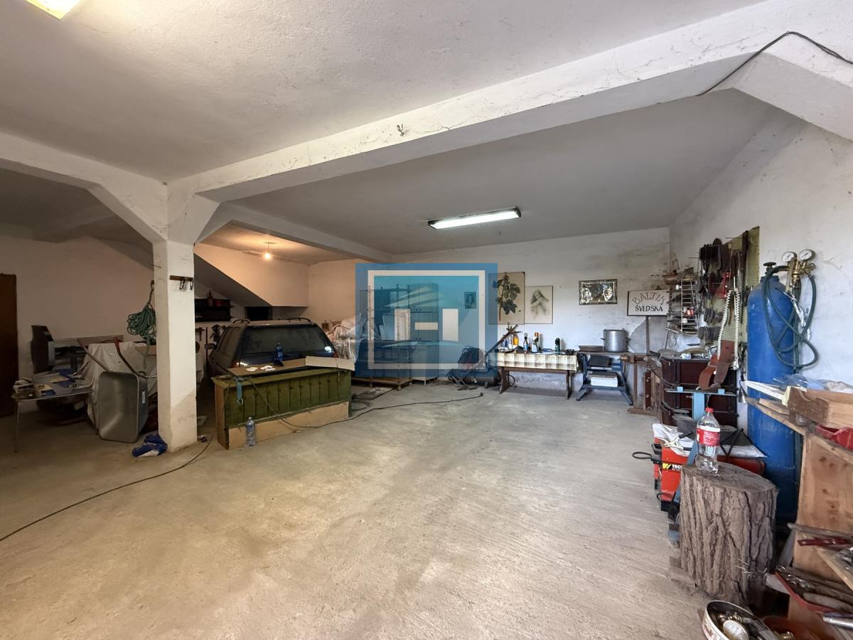 Preko 20 prostorija čeka na vas – raskošna kuća od 500 m² u Miloševu! 5