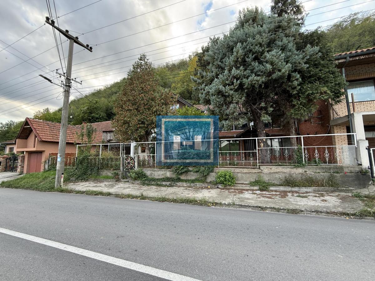 Preko 20 prostorija čeka na vas – raskošna kuća od 500 m² u Miloševu! 58