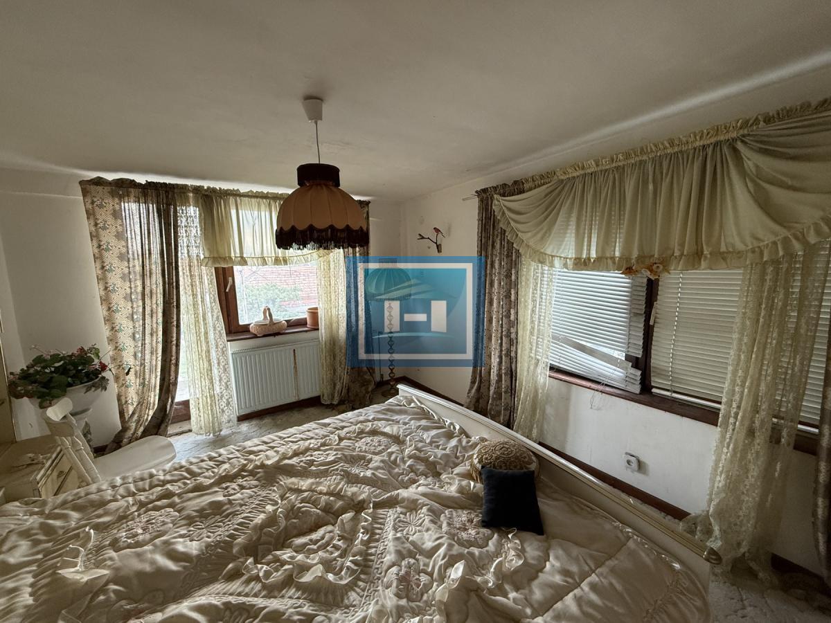 Preko 20 prostorija čeka na vas – raskošna kuća od 500 m² u Miloševu! 61