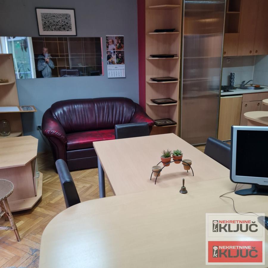 Garsonjera/POSLOVNI PROSTOR/ na B. Oslobodjenja 1