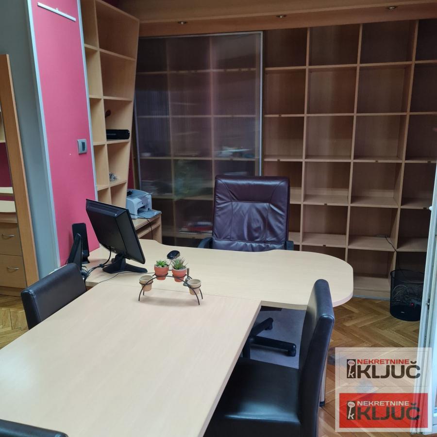 Garsonjera/POSLOVNI PROSTOR/ na B. Oslobodjenja 3