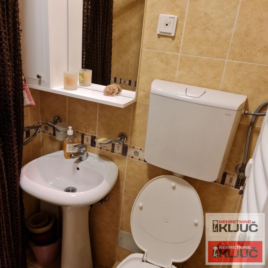 Garsonjera/POSLOVNI PROSTOR/ na B. Oslobodjenja 5