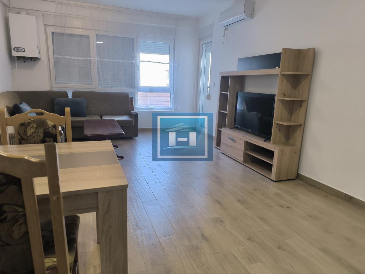 Izdaje se jednosoban stan u novogradnji – centar grada, sve novo! 1