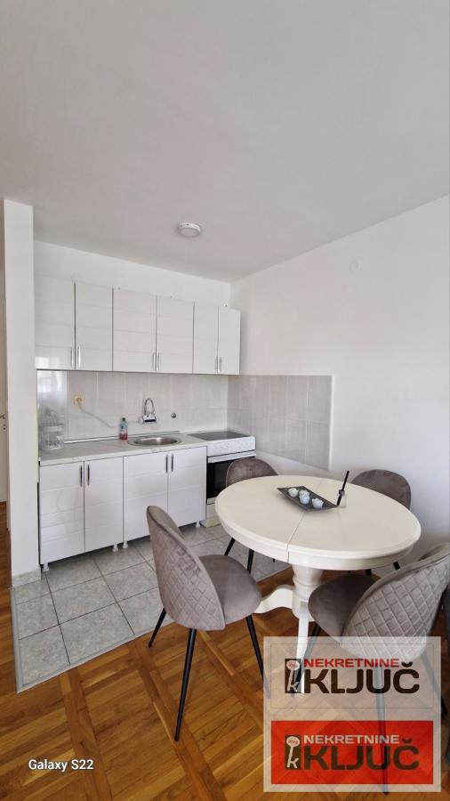 SAJAM IZDAJE SE JEDNOIPOSOBAN NAMEŠTEN STAN 3