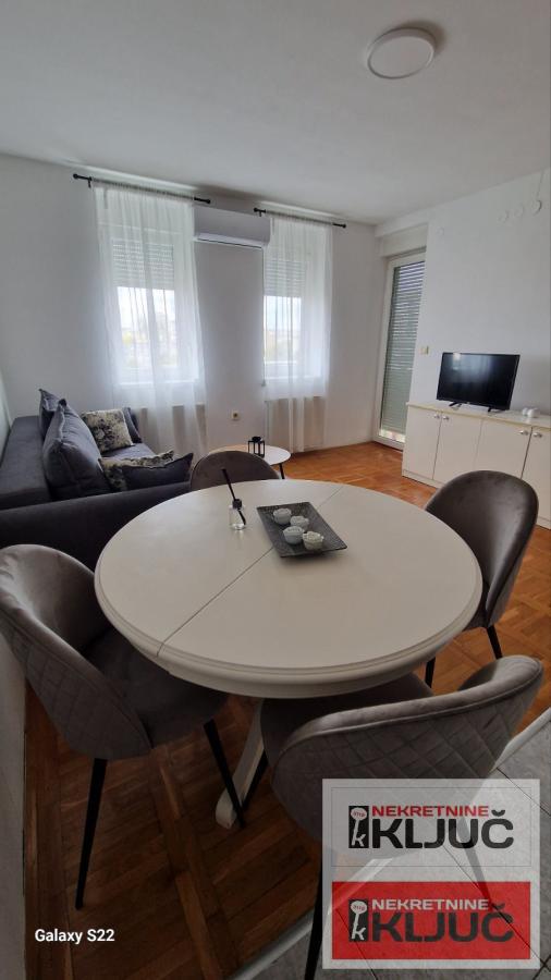 SAJAM IZDAJE SE JEDNOIPOSOBAN NAMEŠTEN STAN 4