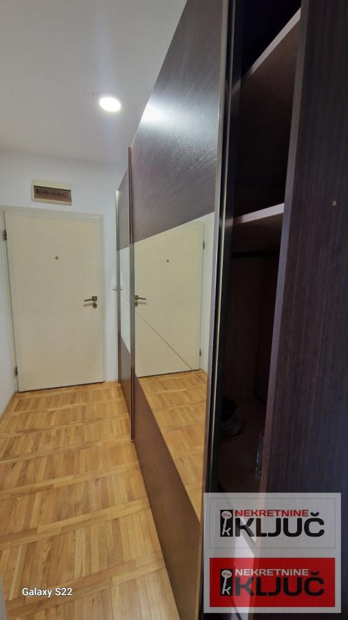 SAJAM IZDAJE SE JEDNOIPOSOBAN NAMEŠTEN STAN 8