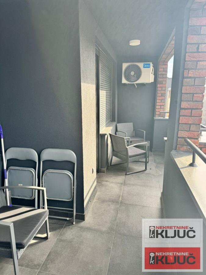 SAJAM IZDAJE SE JEDNOIPOSOBAN STAN MODERNO OPREMLJEN 4