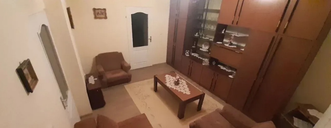 Prodajem kucu u Beceju 3