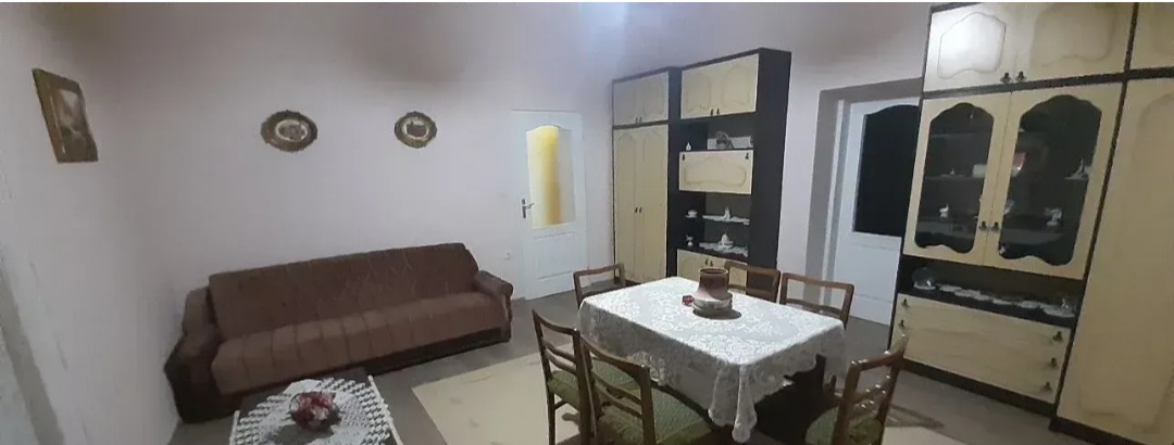 Prodajem kucu u Beceju 4