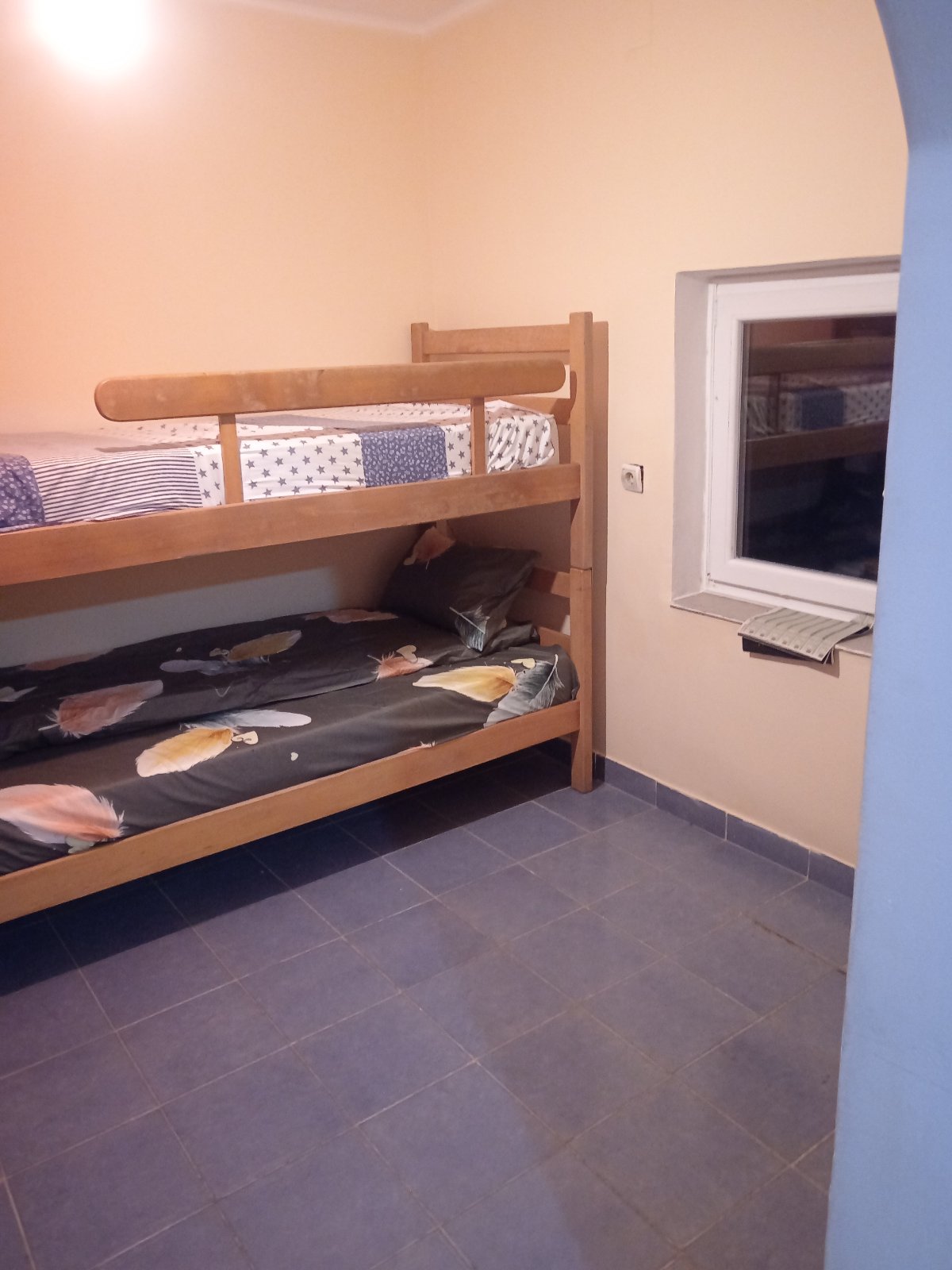 Izdajem stanove za radnike jednosobne dvosobne trosobne Dobanovci 5