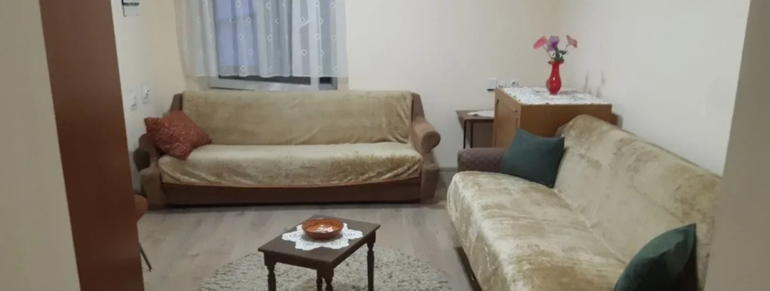 Prodajem kucu u Beceju 2