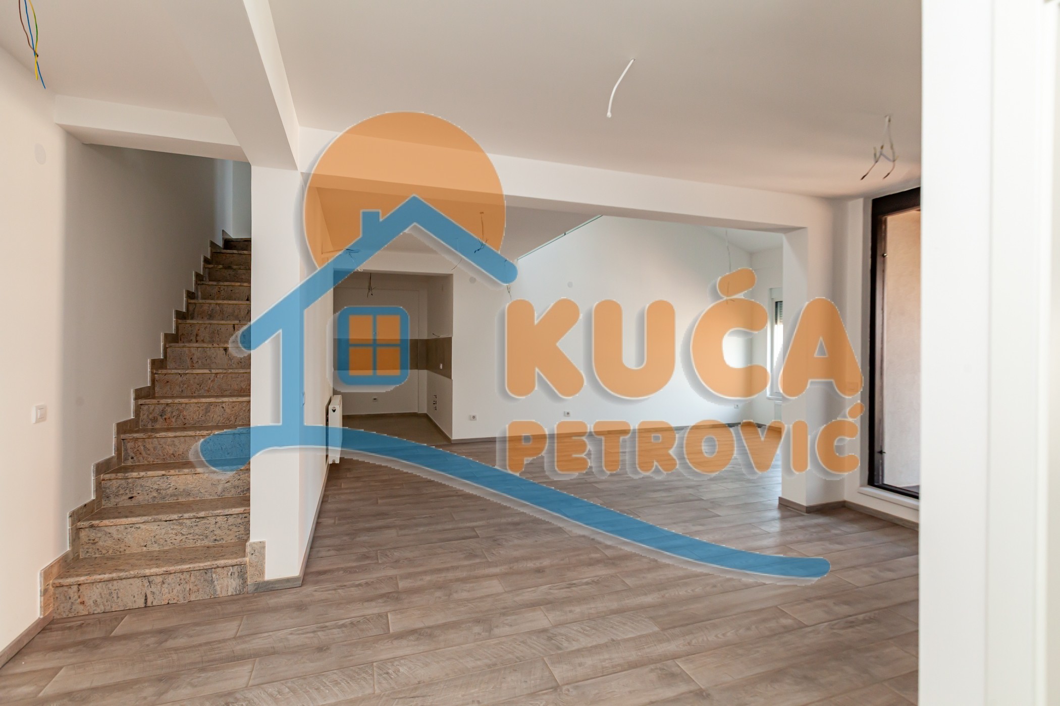 četvorosoban stan, 120 m2, Centar, Prvomajska ID: p-015080 1