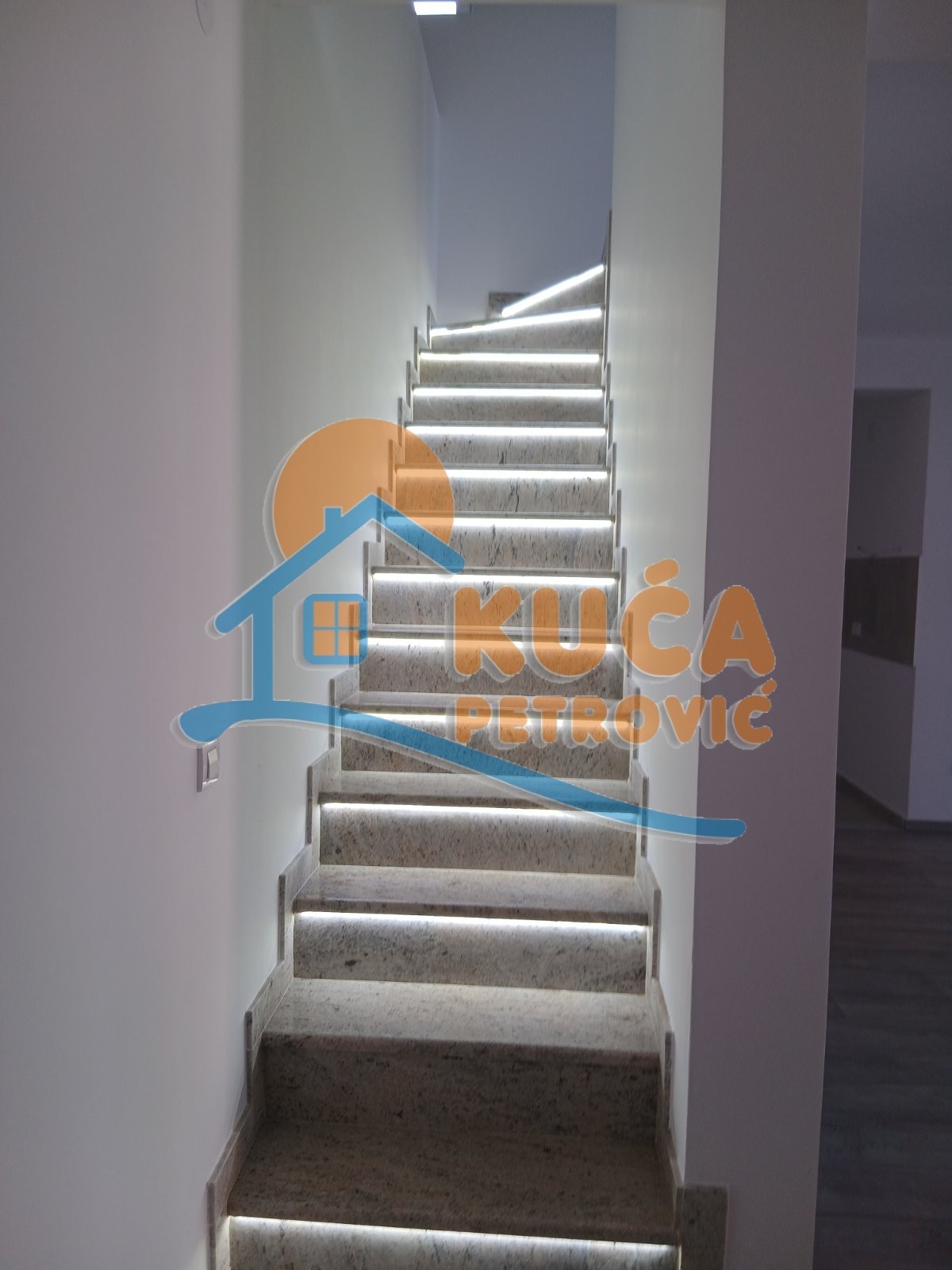 četvorosoban stan, 120 m2, Centar, Prvomajska ID: p-015080 12