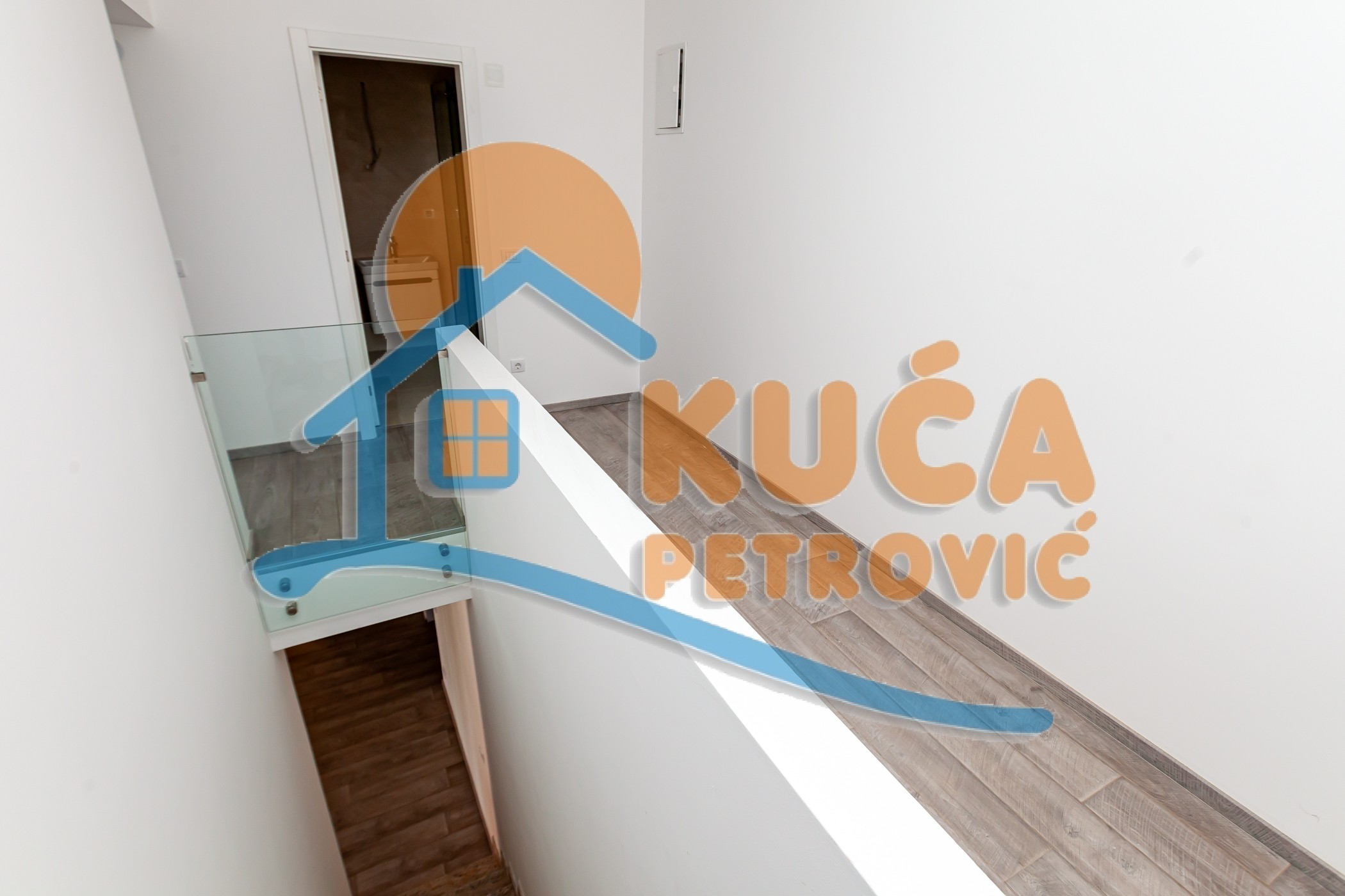 četvorosoban stan, 120 m2, Centar, Prvomajska ID: p-015080 13