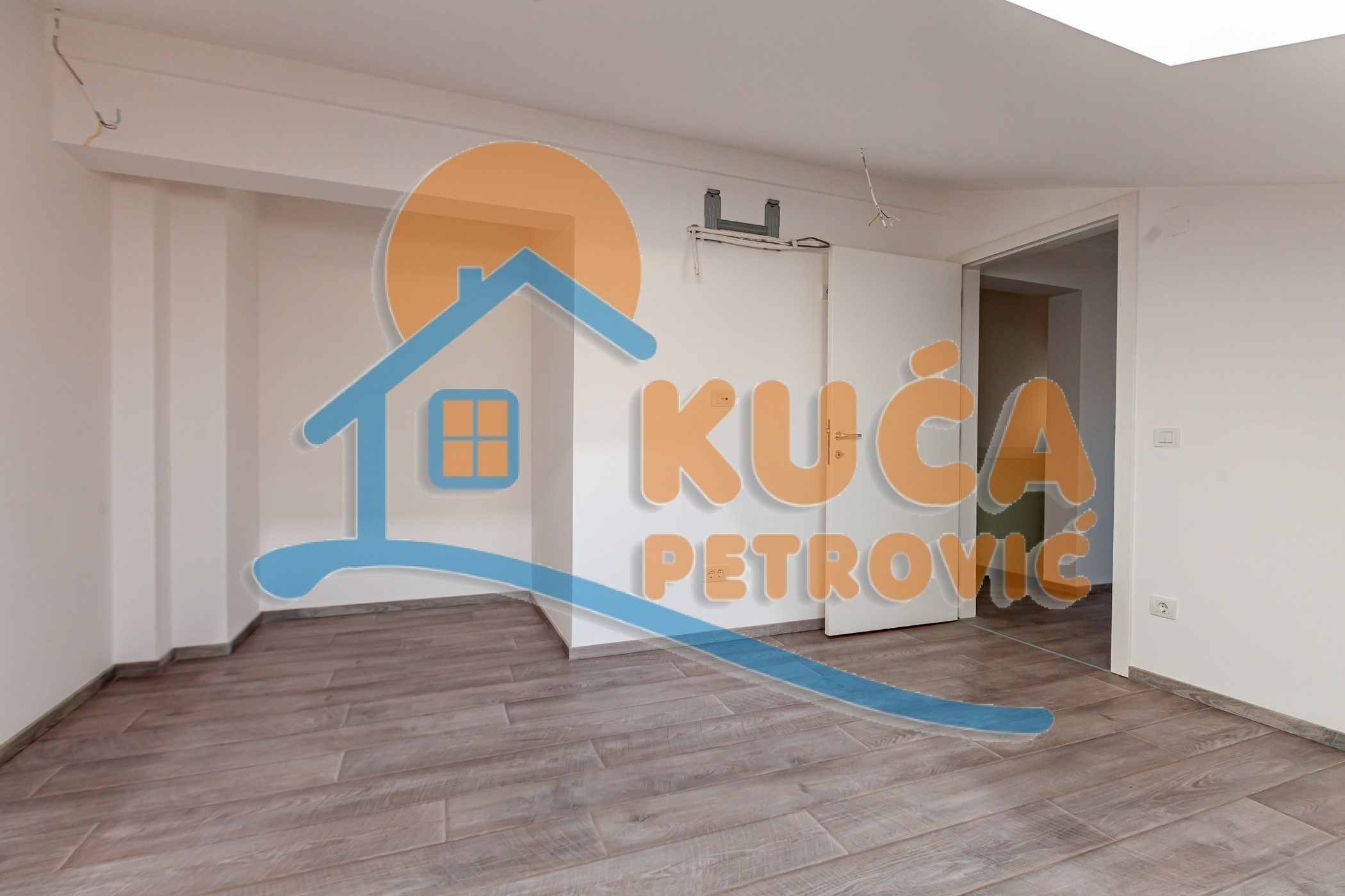 četvorosoban stan, 120 m2, Centar, Prvomajska ID: p-015080 18