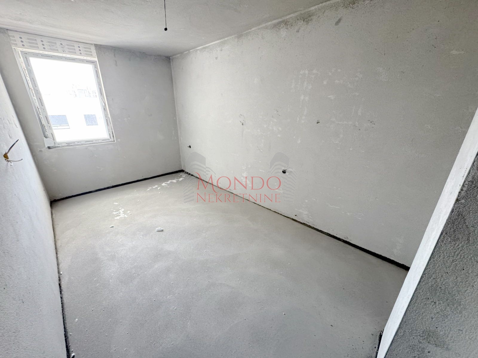 Dvoiposoban nov stan na Panteleju kod ART Caffea 9