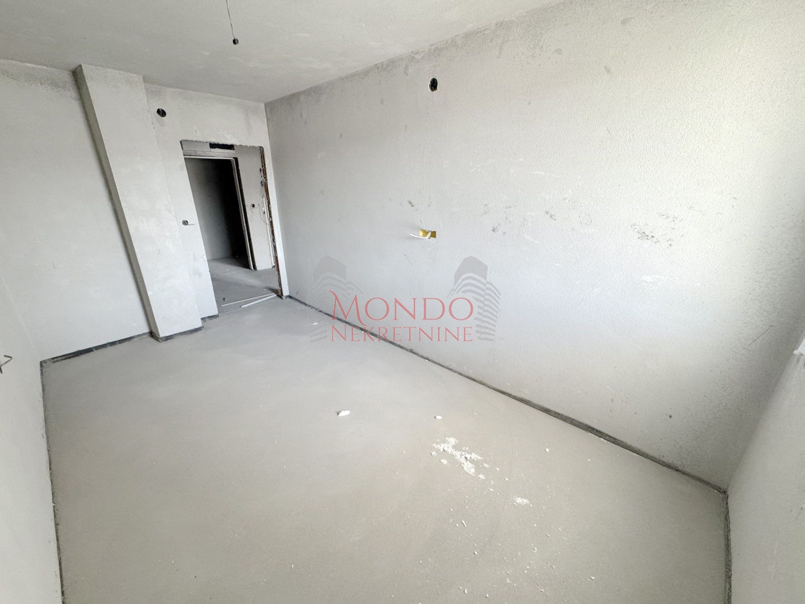 Dvoiposoban nov stan na Panteleju kod ART Caffea 10