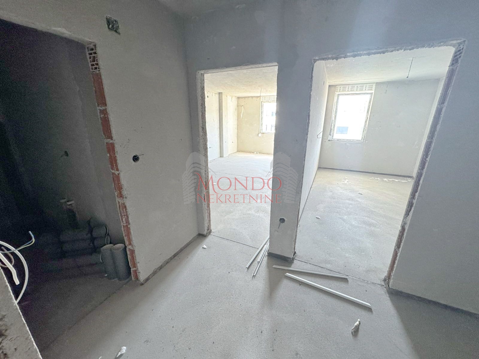 Dvoiposoban nov stan na Panteleju kod ART Caffea 12