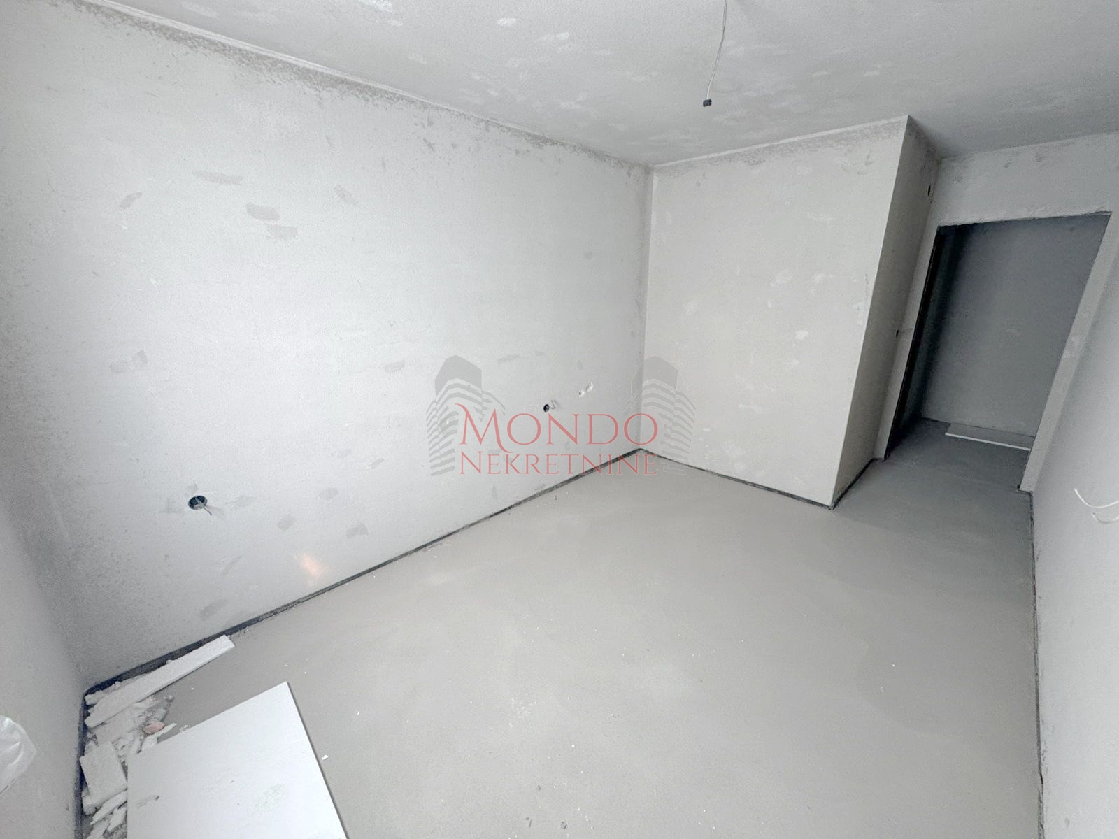 Dvoiposoban nov stan na Panteleju kod ART Caffea 8