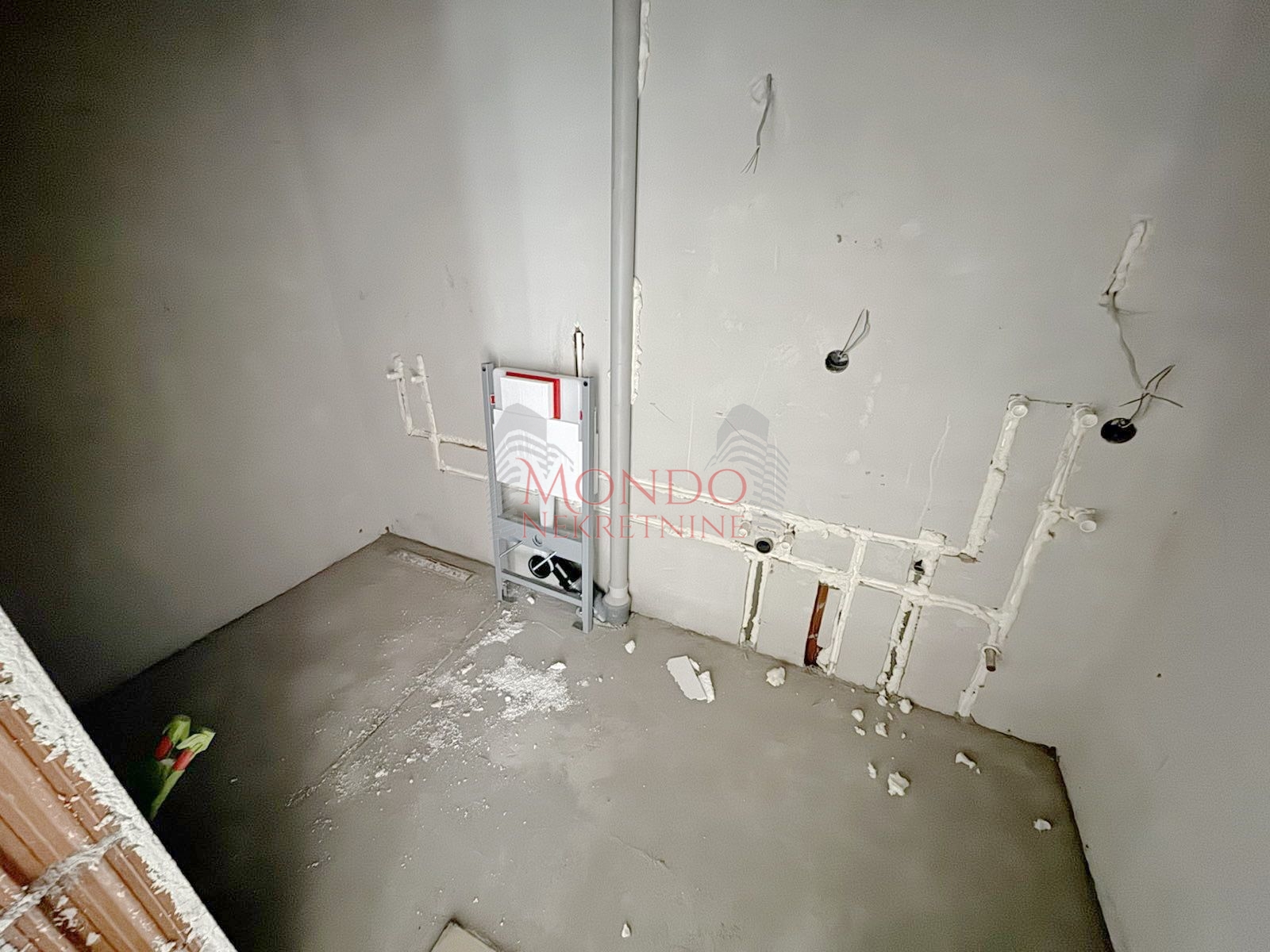 Dvoiposoban nov stan na Panteleju kod ART Caffea 11