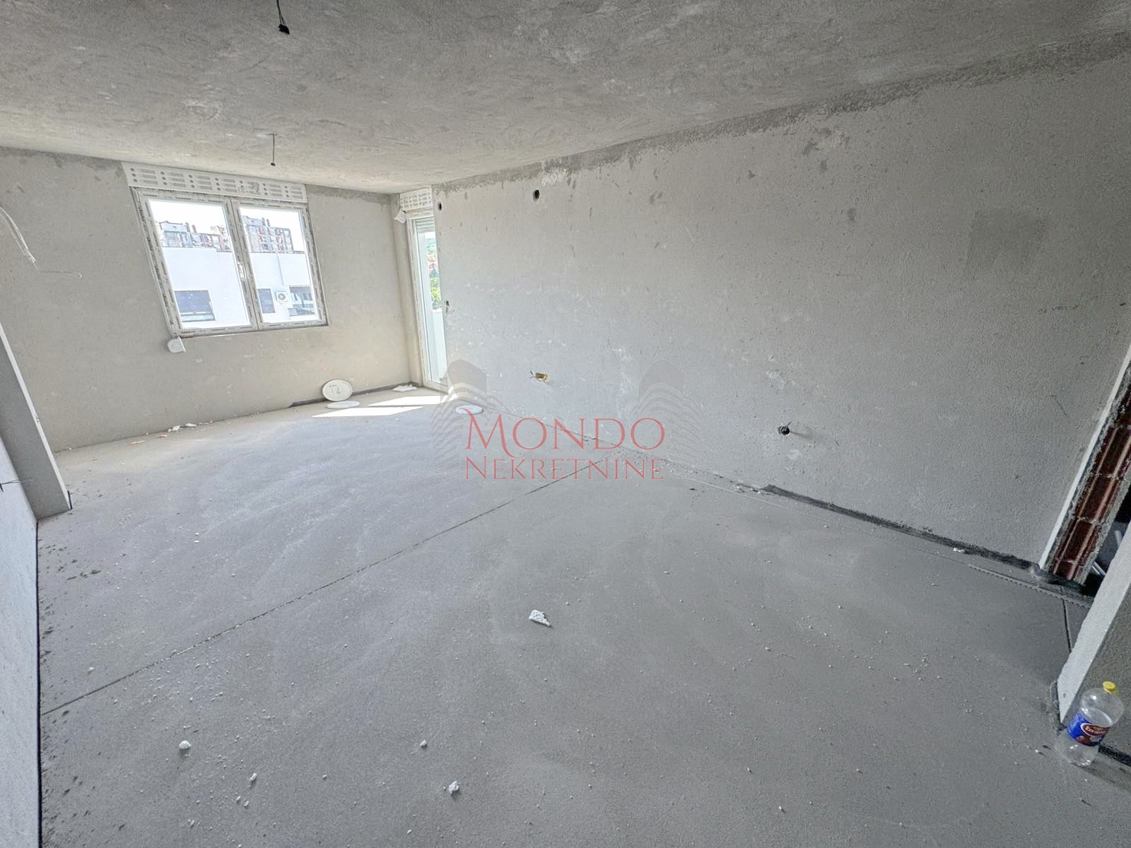 Dvoiposoban nov stan na Panteleju kod ART Caffea 2