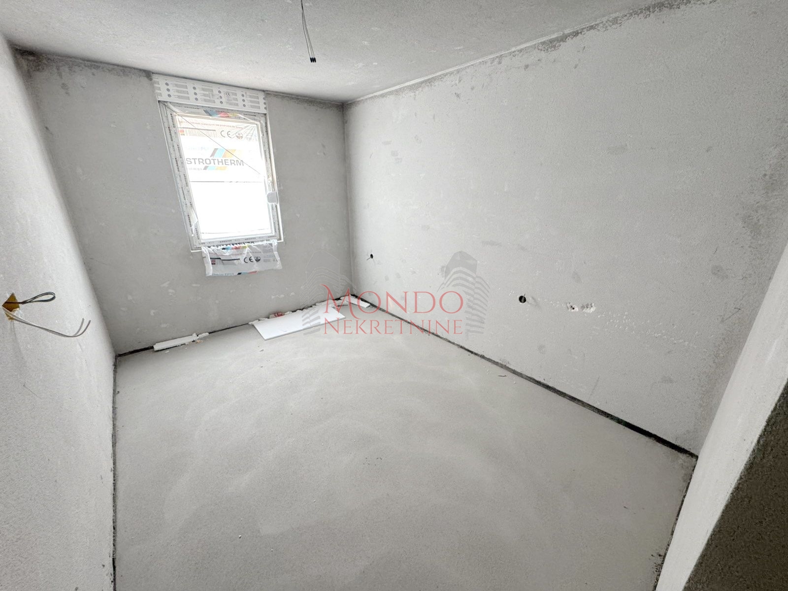 Dvoiposoban nov stan na Panteleju kod ART Caffea 7