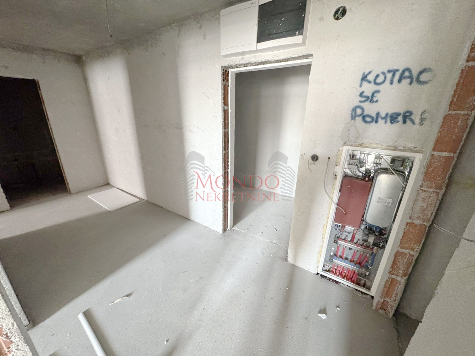 Dvoiposoban nov stan na Panteleju kod ART Caffea 5