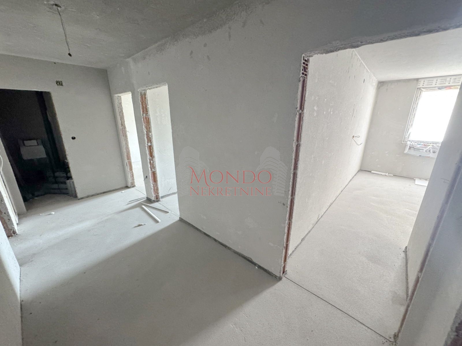 Dvoiposoban nov stan na Panteleju kod ART Caffea 6